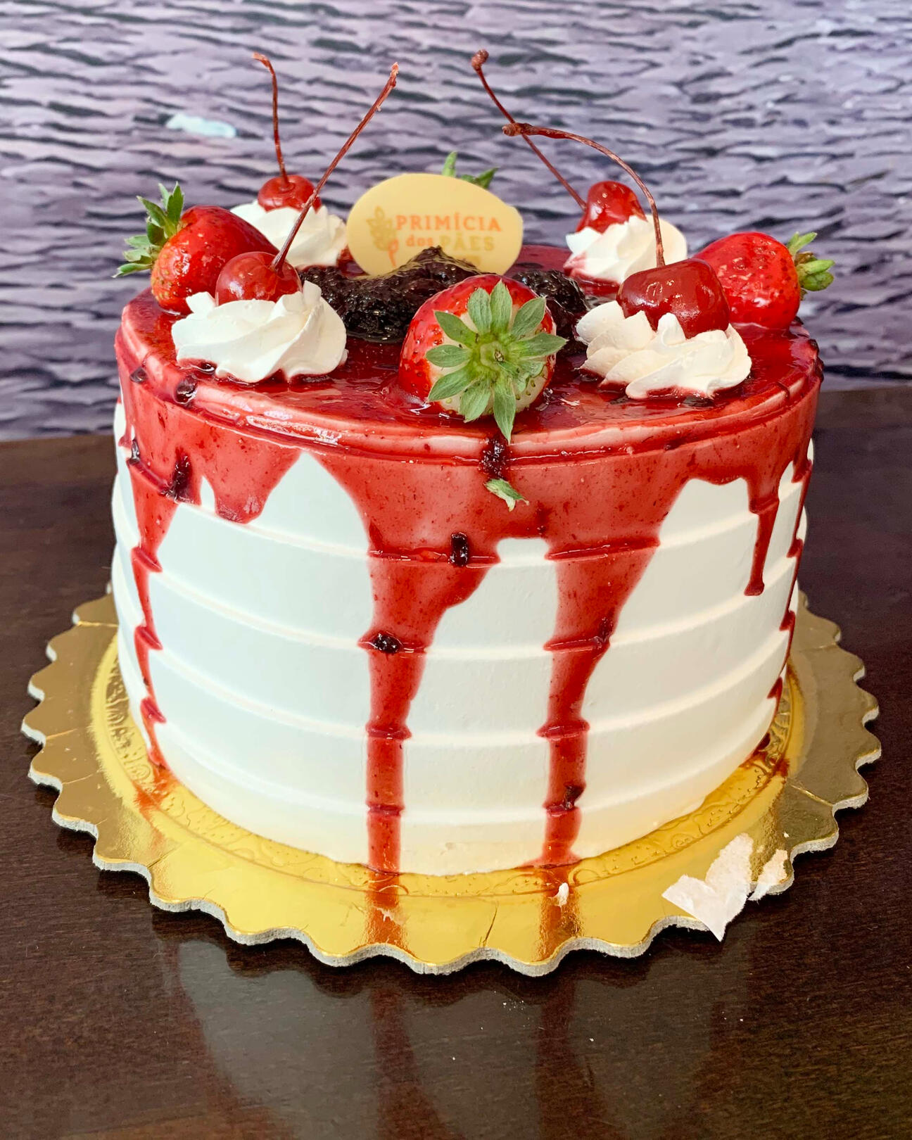 484 - FRUTAS VERMELHAS pão de ló branco, com framboesa, mirtilo, creme de baunilha e chantilly
